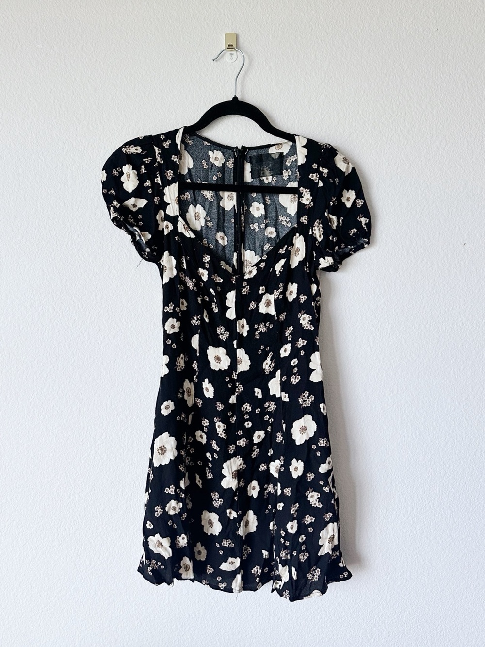 **PLEASE READ CAREFULLY** Reformation Dress